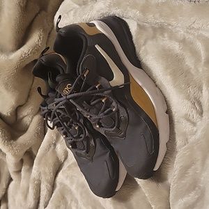 Women's Nike Air 270 React in Navy Blue and Gold size 7.5